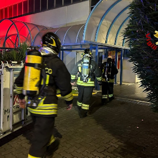 Incendio alla Memc di Novara, l’Arpa: “Nessun impatto sulla qualità dell’aria”